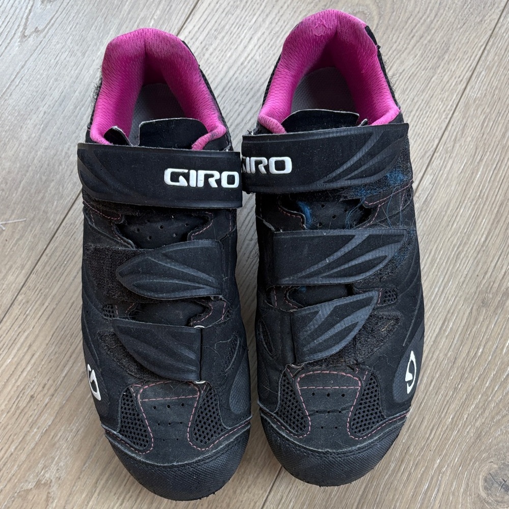 Giro Women's Black and Pink Athletic Shoes